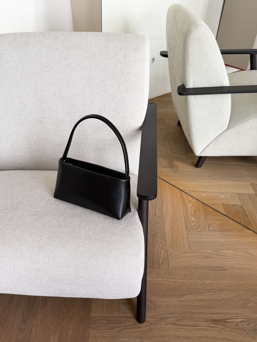 Мінімалістичний клатч-багет ДЖУДІ чорний LEMAN LM4874-1